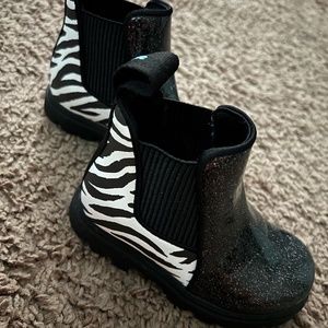 Native zebra Chelsea boots